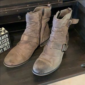 Woman’s Boutique 9 ankle boots